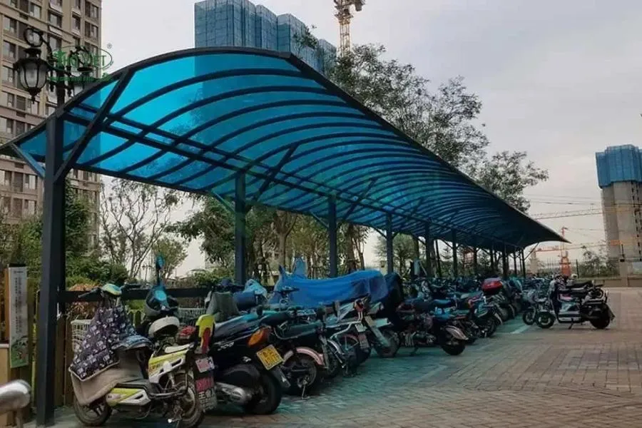 Mẫu nhà xe mái vòm bằng tôn sáng