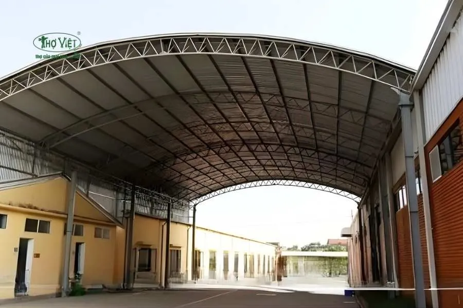 Mẫu nhà xe mái vòm cố định bằng tôn uốn cong
