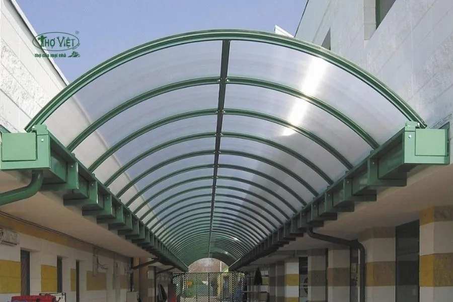 Mẫu nhà xe mái vòm polycarbonate lấy sáng