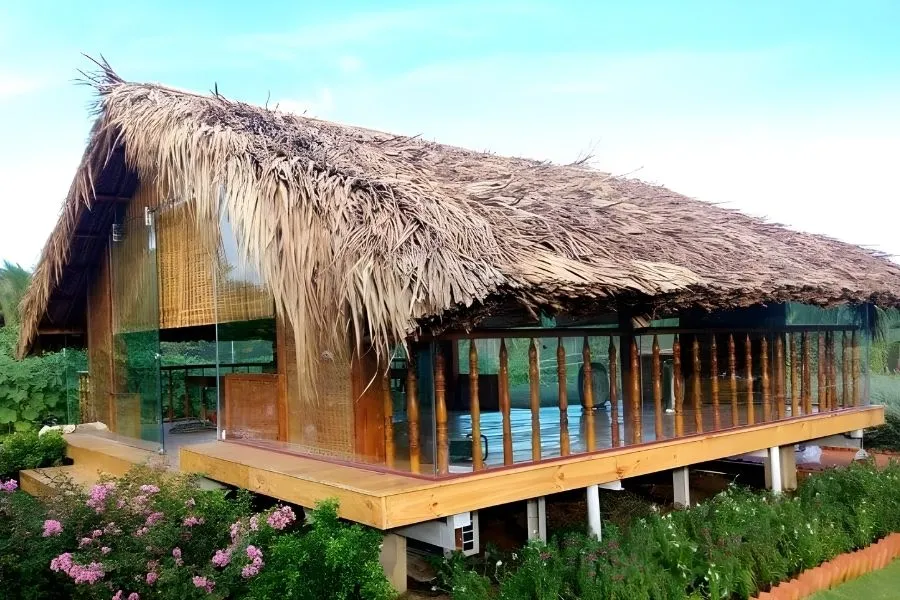 Mẫu nhà tre kết hợp kính