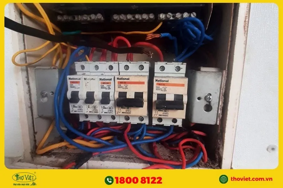 Sửa chữa cầu dao điện do cầu dao điện bị hỏng