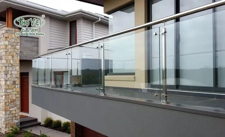 Lan can kính cường lực