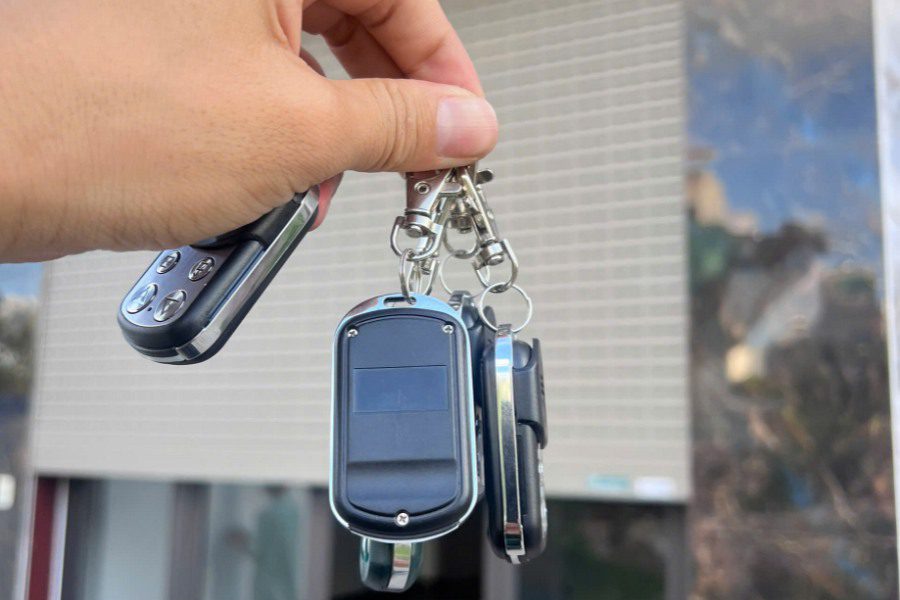 Hướng dẫn làm chìa khóa cửa cuốn sao chép remote tại nhà