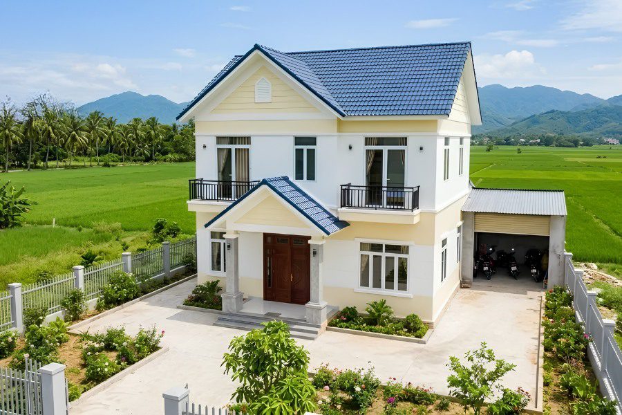 Nhà 2 tầng mái tôn chống nóng