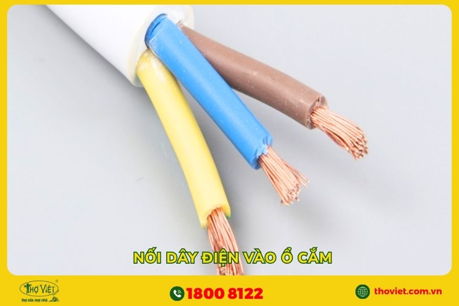 Nối dây điện vào ổ cắm