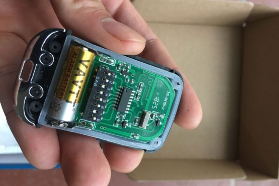 Thay pin mới và khắc phục lỗi liệt nút bấm