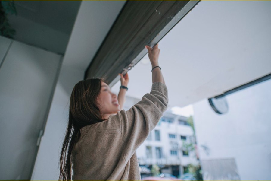 Hướng dẫn sử dụng cửa cuốn kéo tay bền đẹp