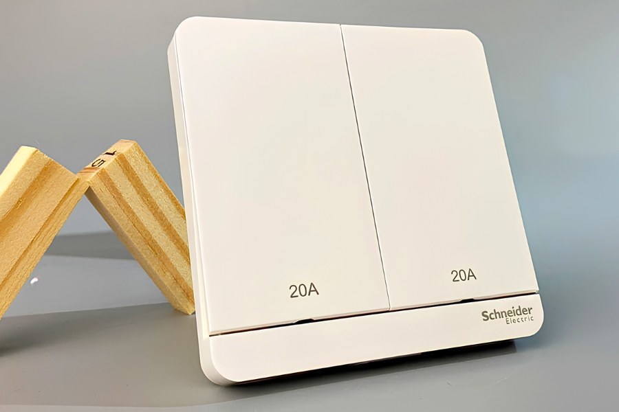 Công tắc 2 Switch có đèn LED định vị thuộc dòng AvatarOn