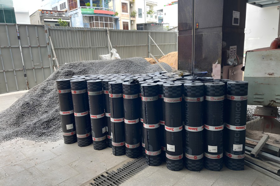 Bước định vị và dán màng khò rất quan trọng