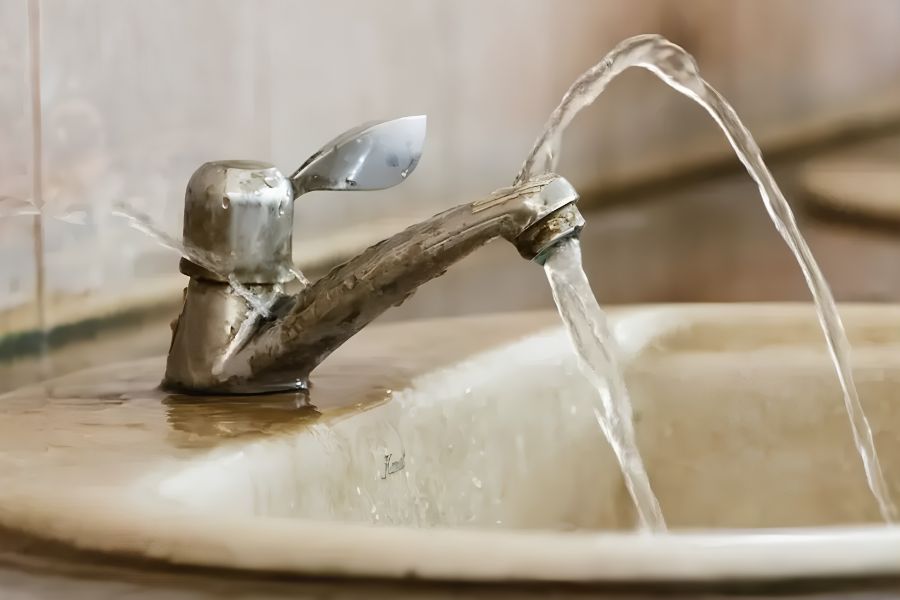 Nguyên nhân vòi nước bị rỉ sét